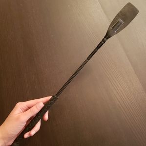Short leather riding crop